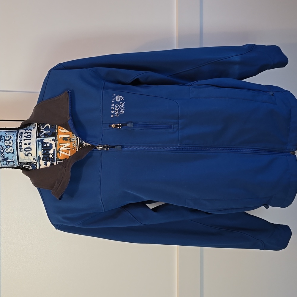 Mountain Hardware softshell jacket Men's size M